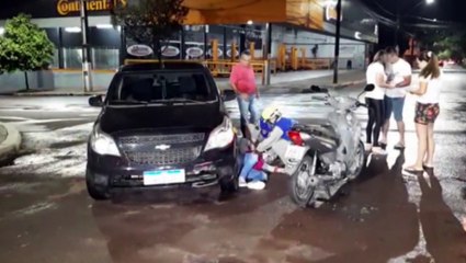 Mulher de 39 anos fica ferida em acidente na esquina das ruas Paraná e Treze de Maio