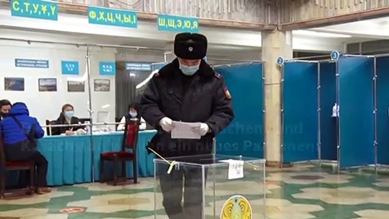 Kasachen wählen neues Parlament