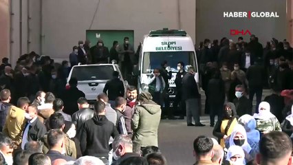 Silopi'de göçük altındaki işçinin cansız bedenine 22 saat sonra ulaşıldı