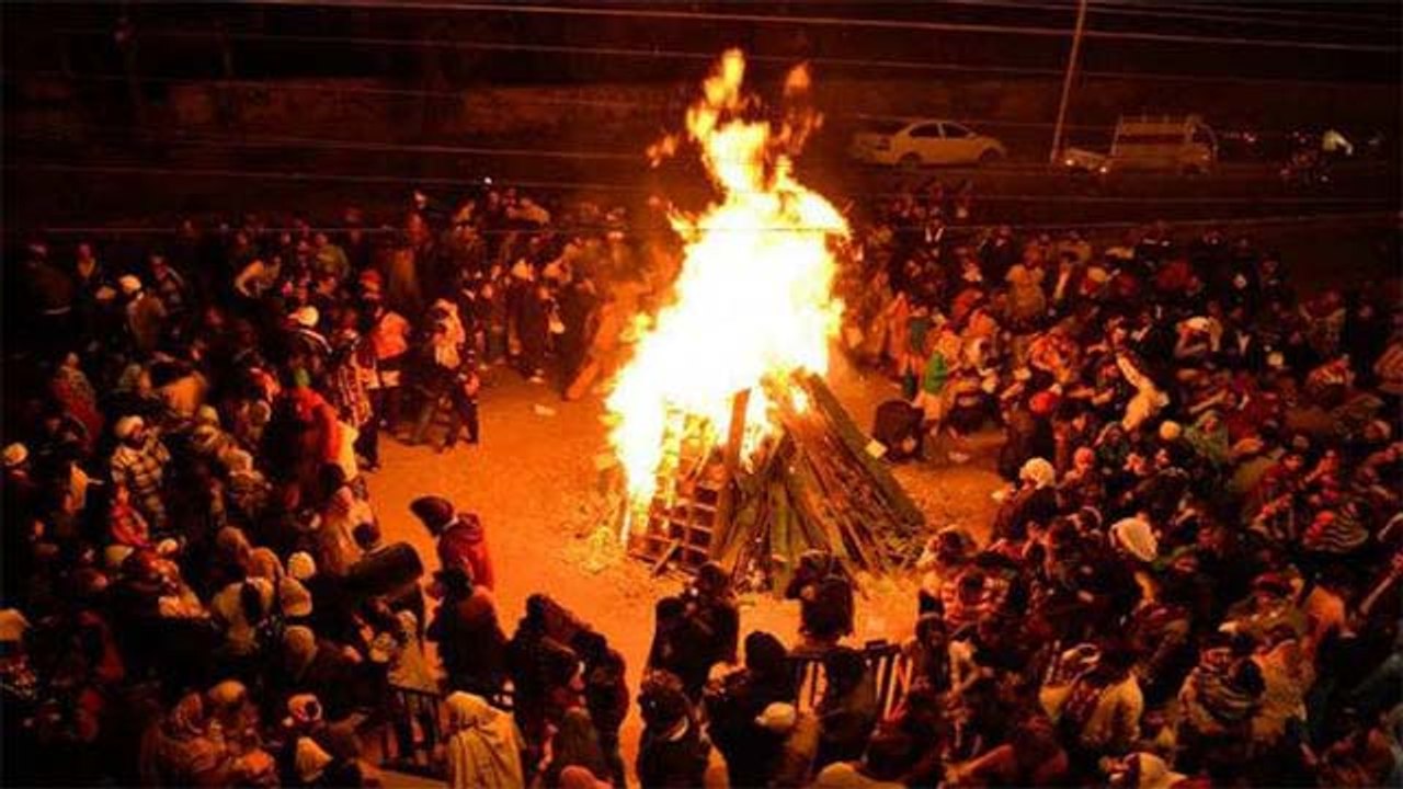 Lohri 2021: जानें इस साल कब मनाई जाएगी लोहड़ी | Lohri 2021 Date and Timing | Boldsky