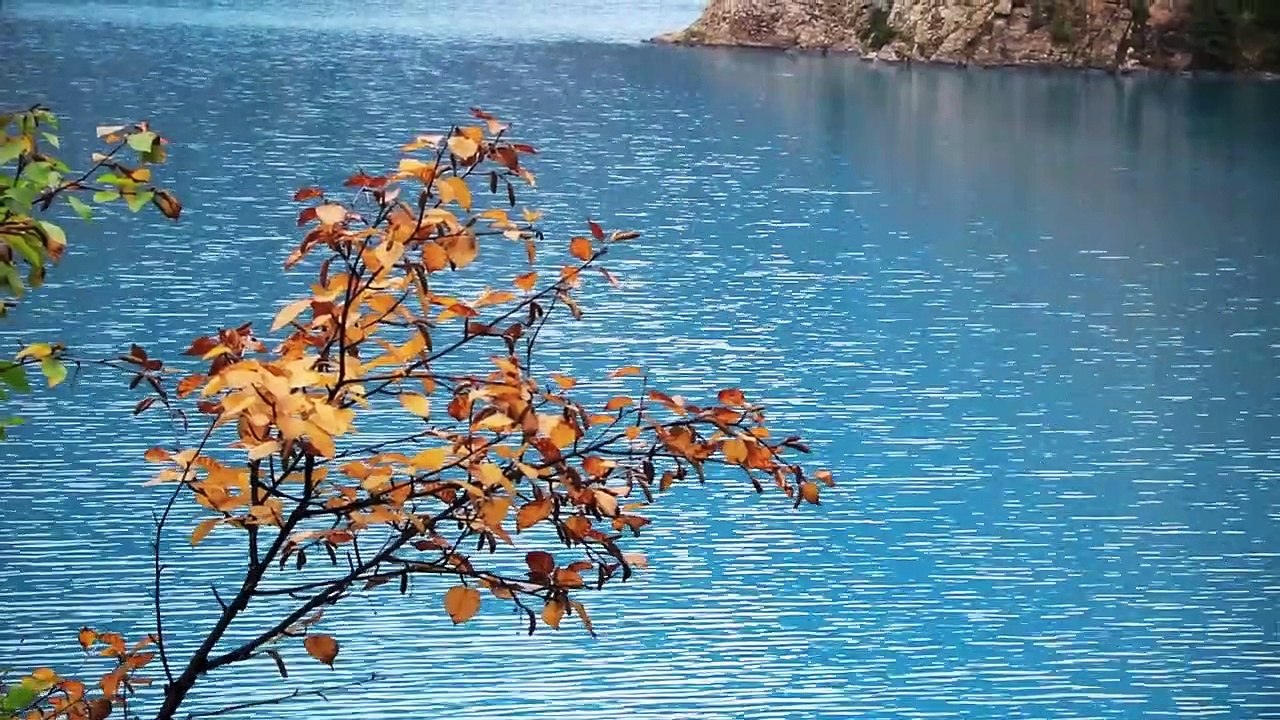 Shey_Phoksundo_Lake_(Beautiful_Lakes_in_Nepal)