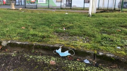 À Locminé, les masques jetables