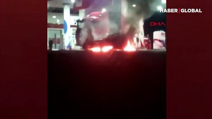 Akaryakıt istasyonunda otomobil alev alev yandı
