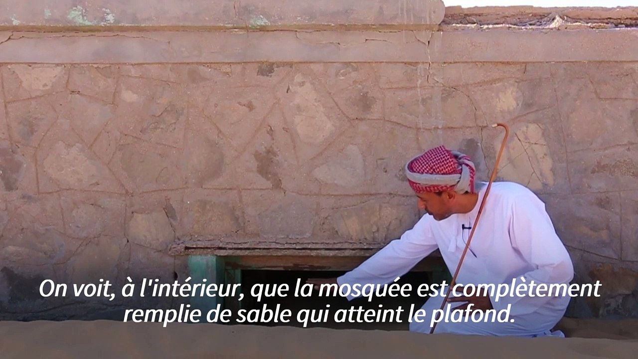 Des Omanais redécouvrent un village enseveli par le sable du désert