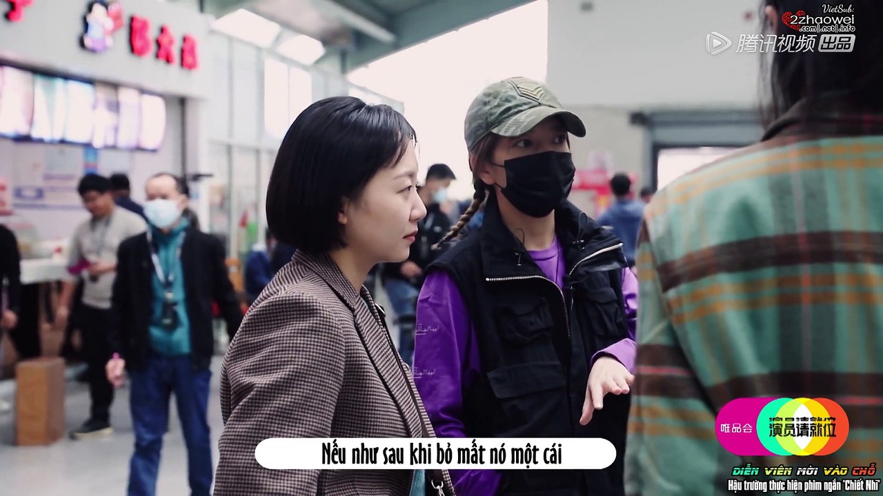 #DiễnViênMờiVàoChỗ2 [Đặc sắc hậu trường "Chiết Nhĩ"]  Cảnh quay tại bến xe. Triệu Vy giải thích tính cách nhân vật, khuyến khích diễn viên tự do phát huy