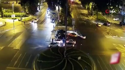 Kırmızı ışıkta geçti, araçlar birbirine girdi