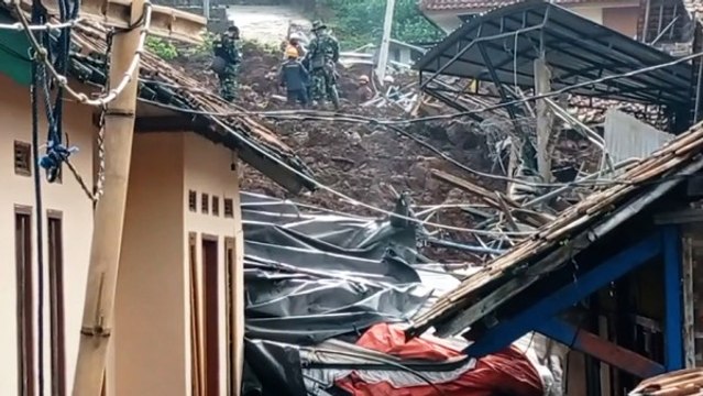 12 Orang Tewas Akibat Longsor di Sumedang