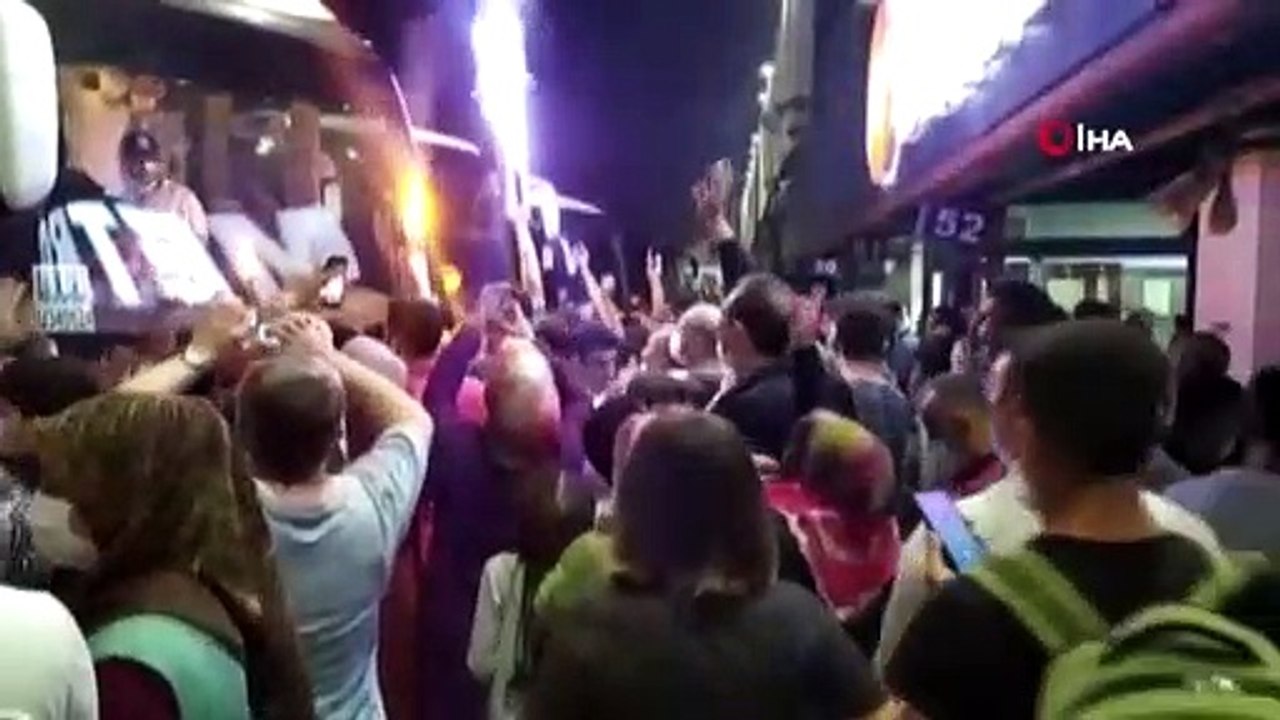 İstanbul Otogarında sosyal mesafesiz asker uğurlama yoğunluğu