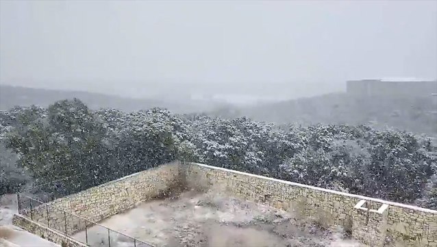 Storm brings snow to vast swaths of Texas for first time in years