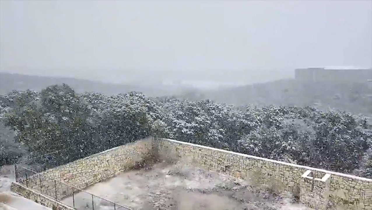 Storm brings snow to vast swaths of Texas for first time in years