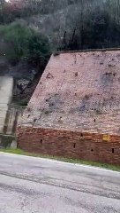 Puglia: crolla muro di contenimento nei pressi della stazione di Orsara. Il sindaco: "l'Anas intervenga subito" - VIDEO