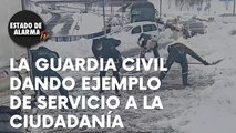 VEAN a la GUARDIA CIVIL dando ejemplo de SERVICIO a la CIUDADANÍA. ¡MANOS a las PALAS!