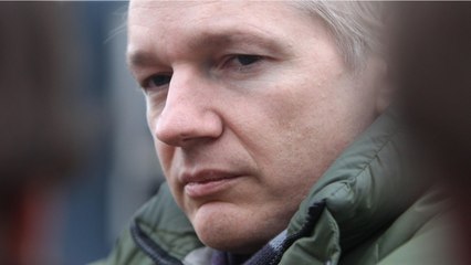 Télécharger la video: WikiLeaks Founder Julian Assange Awaits Verdict On Extradition