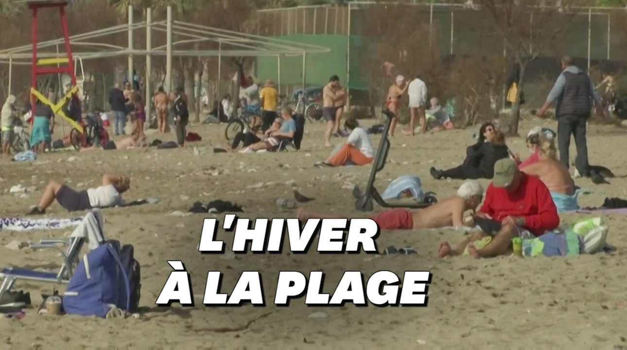 En Grèce, une vague de chaleur pousse les habitants sur la plage malgré le confinement