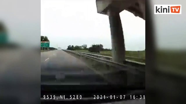 46-year-old woman arrested after driving against traffic in Johor