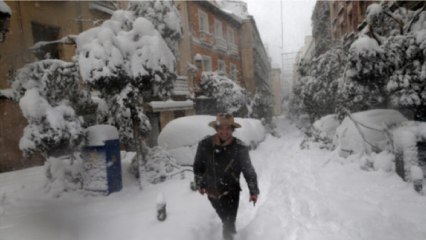 Spain snowfall: Over 1,000 trapped in cars