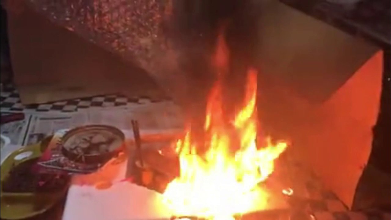 親子ド素人チャンネル　部屋の中でBBQをやって家を燃やしかけた