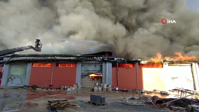 Şanlıurfa'da Lojistik Deposunda Yangın