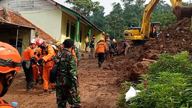 27 Korban Longsor di Sumedang Belum Ditemukan