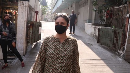 Kareena Kapoor Khan stepped out from Clinic after routine Check Up | FilmiBeat