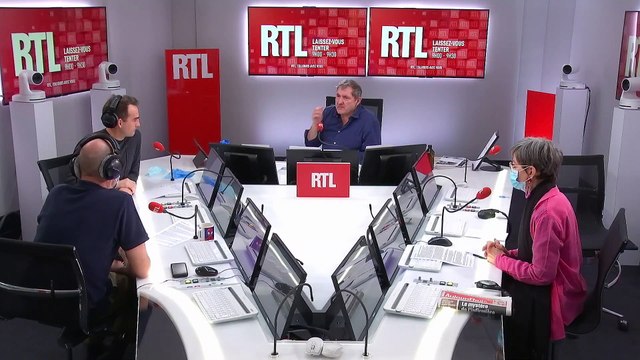 À l'occasion du lancement d'une application qui regroupe toute sa production, Pascal Obispo nous a ouvert les portes de son studio d'enregistrement. Reportage de Steven Bellery.