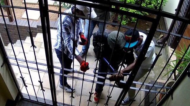 Quatre cambrioleurs vs Portail