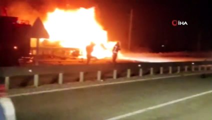 Moldova plakalı tır devrildi sürücüsü feci şekilde can verdi