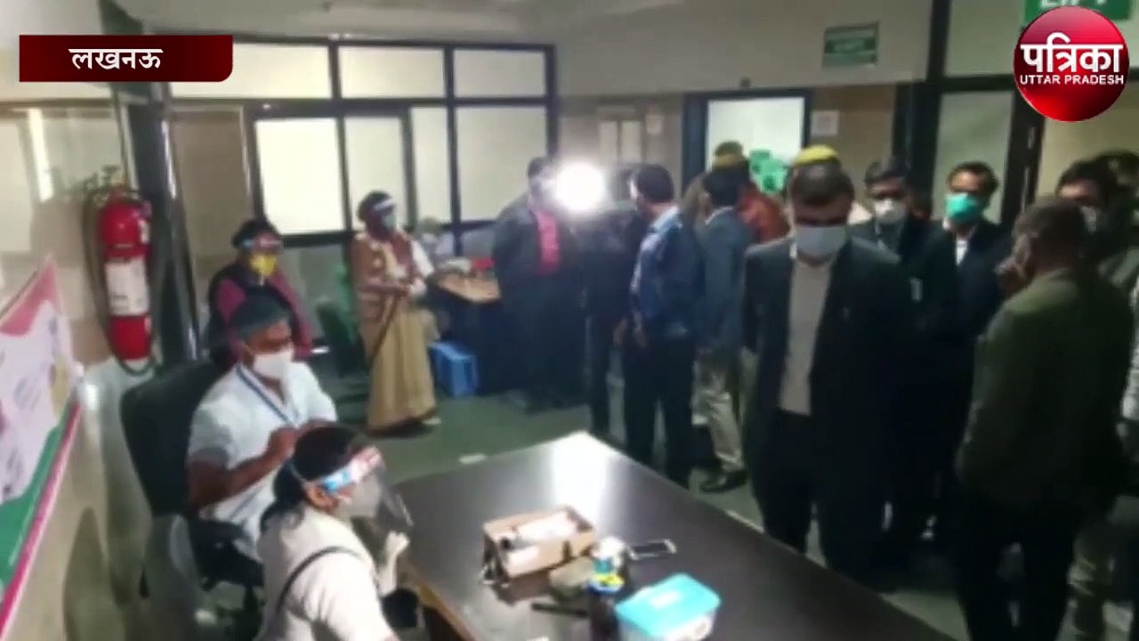 डीएम अभिषेक प्रकाश केजीएमयू कोविड-19 वैक्सीनेशन...