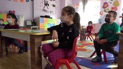 Çocuklar ezberci yöntem yerine resim çizerek harfleri öğrenecek