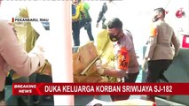 Duka Keluarga Korban Sriwijaya SJ-182 di Pekanbaru