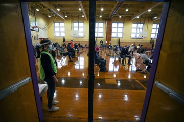 Vaksinasi Covid-19 Digelar di Brooklyn, AS