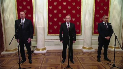 Perché i leader azero e armeno, Aliev e Pashinjan, si sono incontrati senza stretta di mano