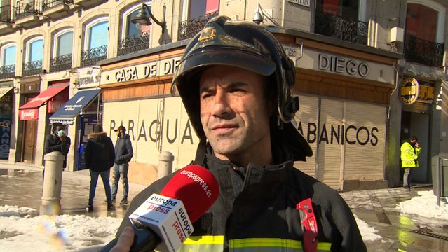 Bombero explica las tareas de saneamiento de cubiertas tras el temporal