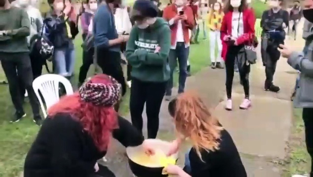 Boğaziçili öğrenciler rektörlüğün helvasını kavurdu