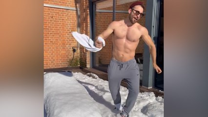 Miguel Ángel Silvestre enciende las redes con un vídeo en la nieve