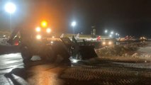 La UME trabajó la noche del domingo en Barajas para reabrirlo cuanto antes