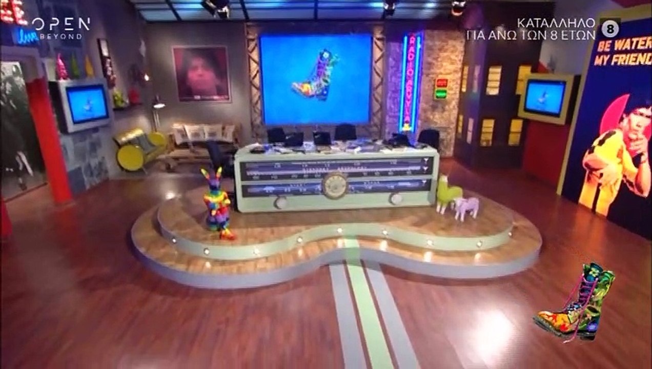 Ράδιο Αρβύλα: H πρεμιέρα, το πλατό με τους… «συγχωρεμένους» και ο κουστουμαρισμένος Κανάκης