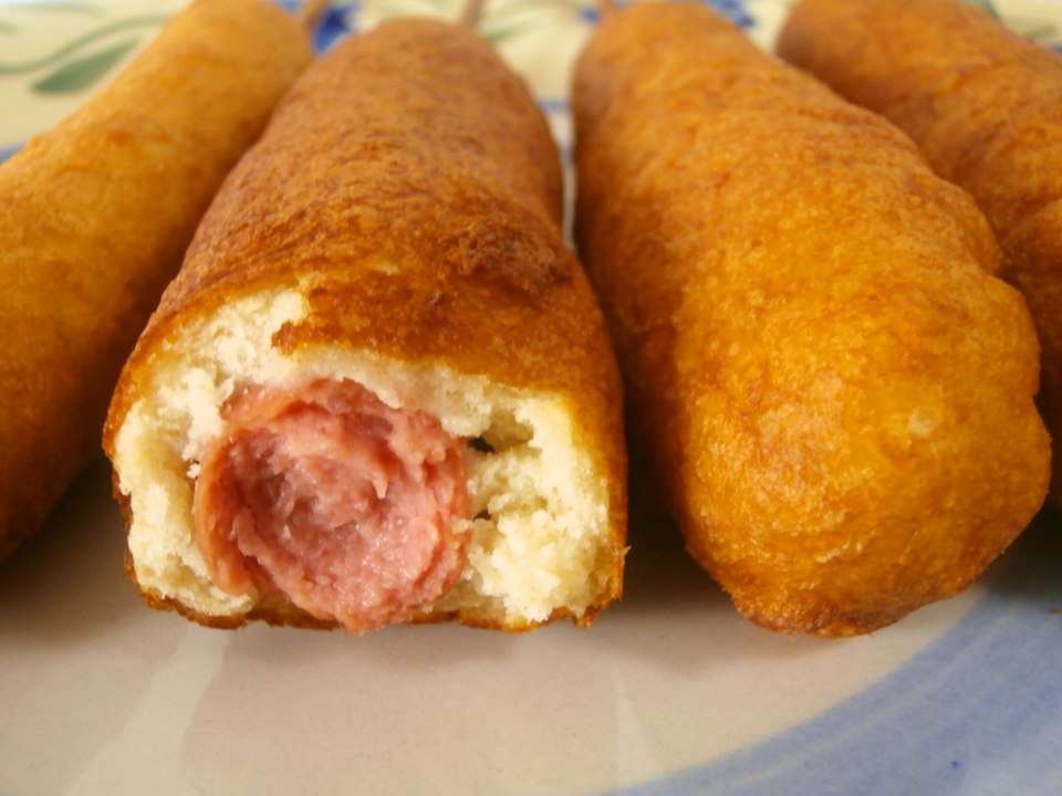 BANDERILLAS DE SALCHICHA O CORN DOGS