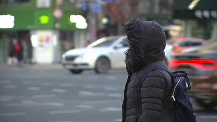 [날씨] 낮부터 영상권 회복, 미세먼지↑...오후 중부 곳곳 눈 / YTN