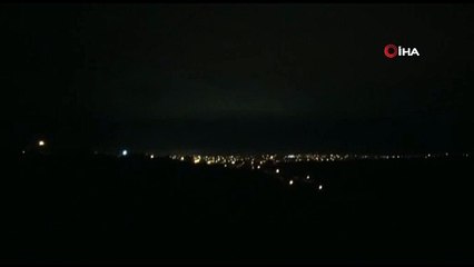 Şimşekler Arnavutköy'de geceyi aydınlattı