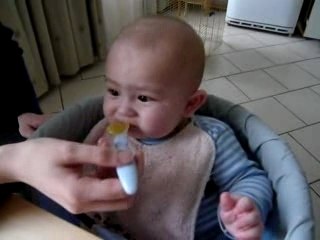 Ange decouvre la compote