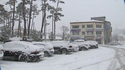 [날씨] 추위 풀리자 대기 질 악화...오후 곳곳 눈 / YTN