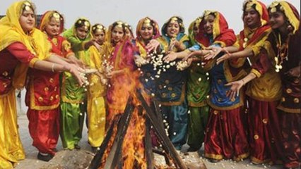 Lohri 2021: लोहड़ी में क्यों आग में डाला जाता है खाने का सामान, जानें इसका महत्व और राज | Boldsky