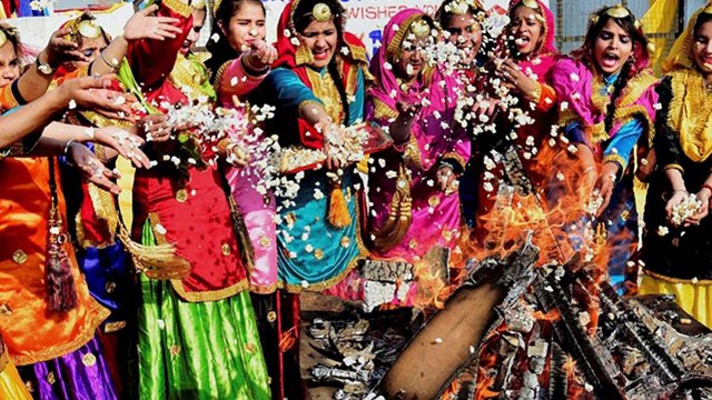 Lohri 2020 : लोहड़ी पूजा सामग्री । लोहड़ी पूजा सामग्री की पूरी लिस्ट । Lohri Puja Samagri ।Boldsky