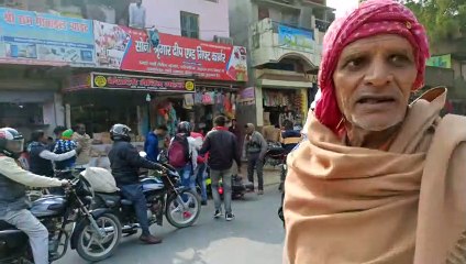 महिला को बचाने के चक्कर में बाइक सवार हुआ घायल