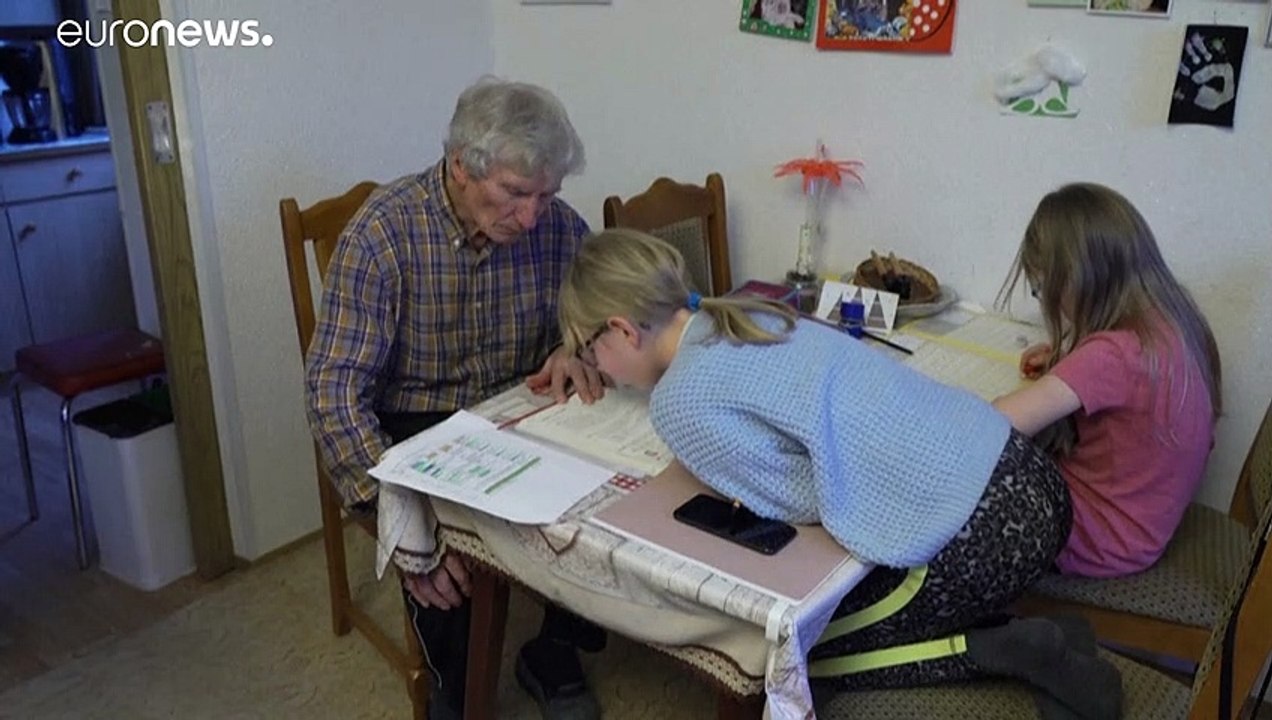 Uropa muss strenger sein: Unterricht in den eigenen vier Wänden