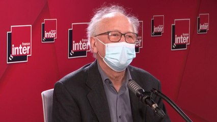 Vaccination : "Il y aura un site internet dédié, un numéro de téléphone dédié, un “bon” qui permettra aux personnes âgées de s’inscrire (...) des équipes mobiles, pour vacciner à domicile" (Alain Fischer)