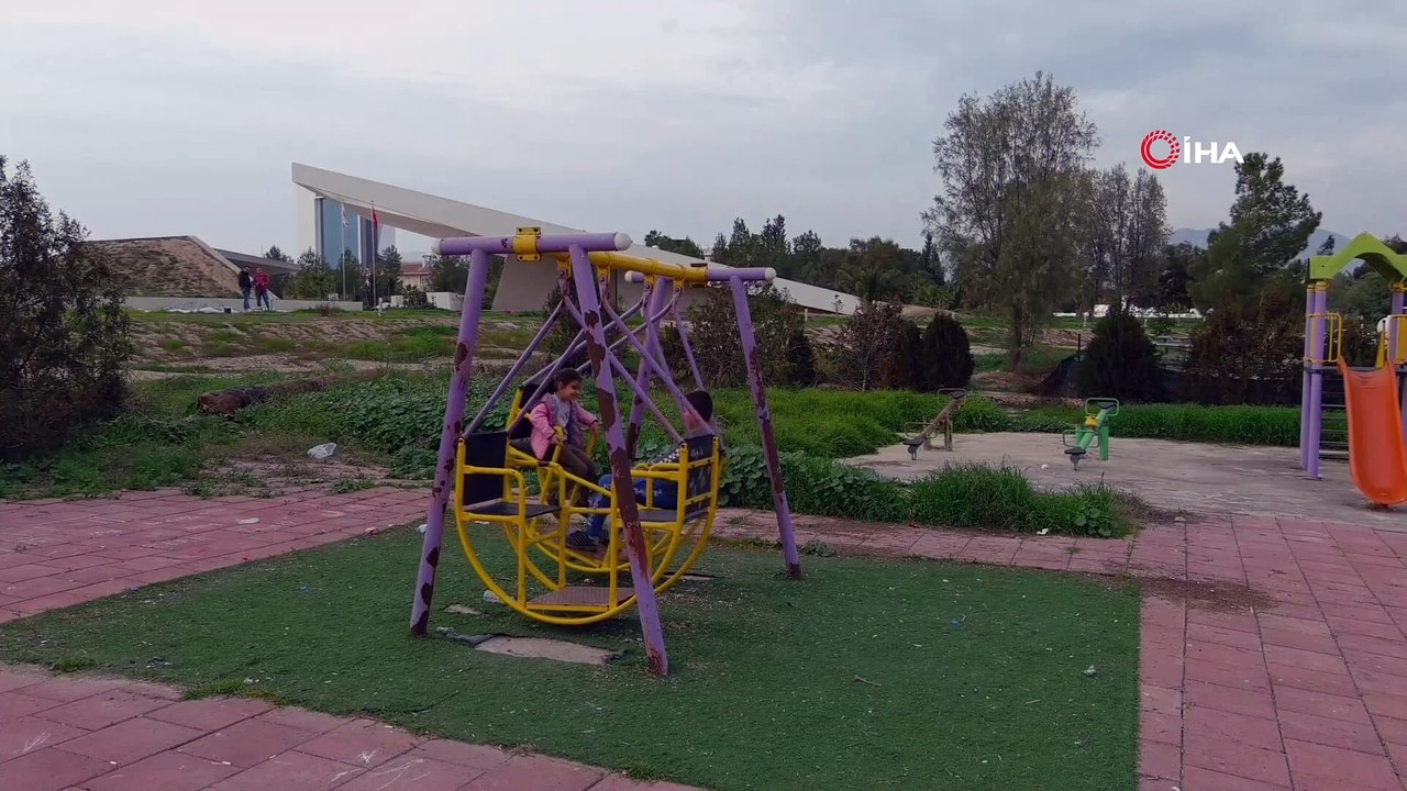 - KKTC'de Kurucu Cumhurbaşkanı Denktaş'ın anıt mezarı 9 yıldır bitirilemedi- KKTC'de 8 hükümet değişti, anıt mezar bir türlü bitirilemedi