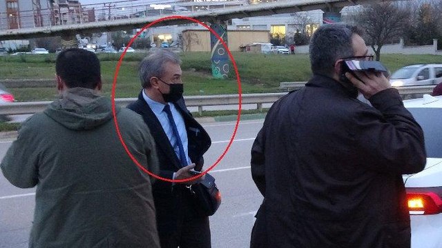 Otomobilinin patlatılan lastiğini değiştirirken 1 milyon 600 bin TL'si çalındı