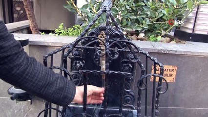 Üsküdar’da Garip Çeşme Görenleri Hayrete Düşürdü